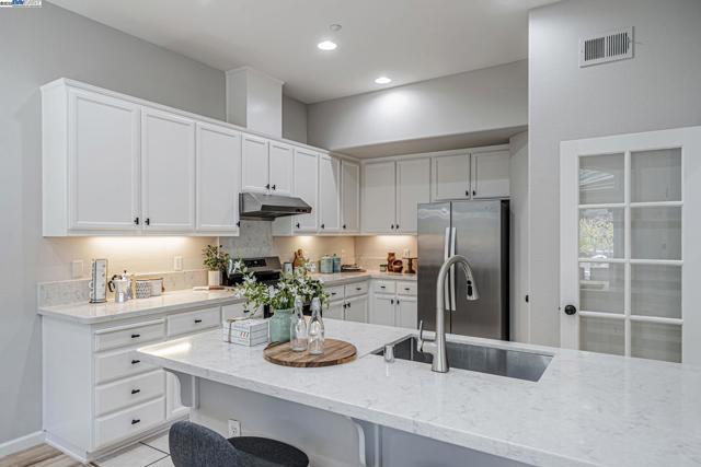 168 Shadowhill Cir, San Ramon CA: https://media.crmls.org/mediaz/0496d81d-aa51-482a-bb0d-e1c964058be0.jpg