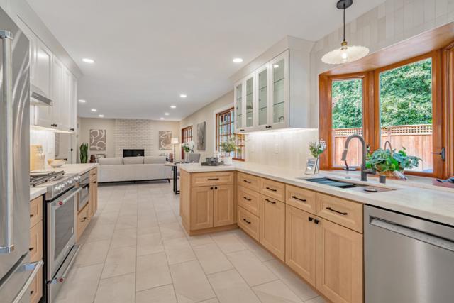 3574 Wellesley Court, Mountain View CA: https://media.crmls.org/mediaz/0497b280-d069-4b32-bf55-2a5aa6a3d6e7.jpg