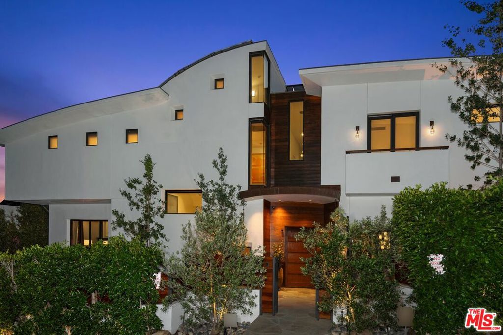 1535 Umeo Road — Modern
