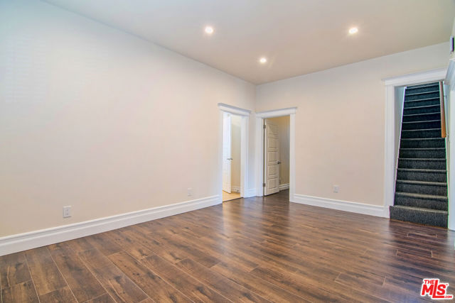 3425 Walton Avenue, Los Angeles CA: https://media.crmls.org/mediaz/049881cb-19c0-4e78-b7fd-1f2ece3684cb.jpg