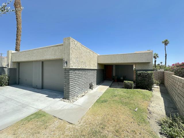 1262 Sunflower N Circle, Palm Springs CA: https://media.crmls.org/mediaz/0498da13-50ee-4871-bb5b-d655062c6528.jpg