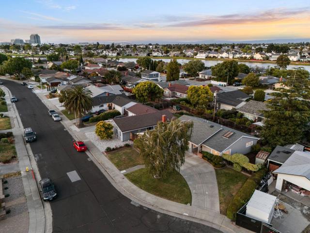 3257 Llano Street, San Mateo CA: https://media.crmls.org/mediaz/0498e725-5726-48d3-9e52-7175fac70938.jpg