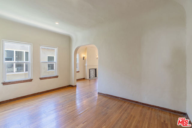 458 N Genesee Avenue, Los Angeles CA: https://media.crmls.org/mediaz/049af6a5-5935-4170-a2ad-1ff4f8001264.jpg