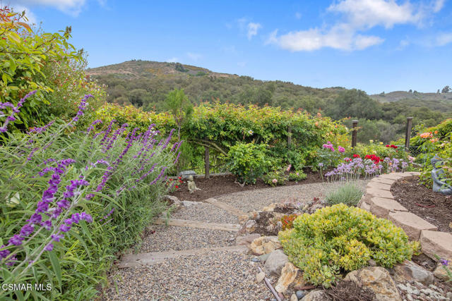 464 W Avenida De Las Flores, Thousand Oaks CA: https://media.crmls.org/mediaz/049b7222-3442-4e57-a829-f2790aba849d.jpg
