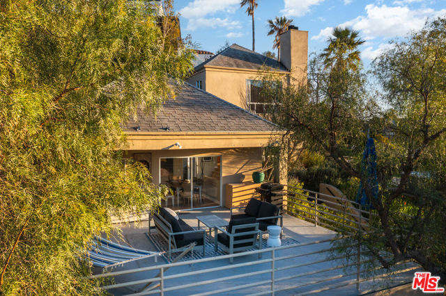 4350 Hillview Drive, Malibu CA: https://media.crmls.org/mediaz/049b7d21-29b7-402b-8972-bfc4fcd8130f.jpg
