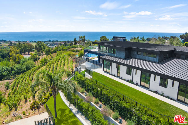 29800 Cuthbert Road, Malibu CA: https://media.crmls.org/mediaz/049bca8b-6589-4407-928b-fdcfdcc1a688.jpg