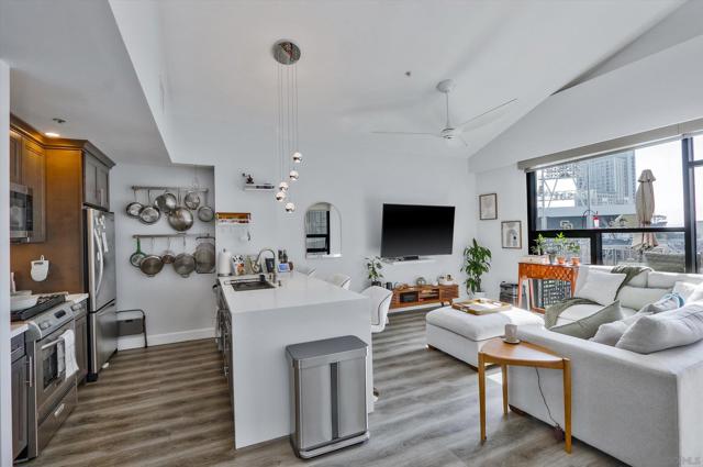 350 11th Ave, San Diego CA: https://media.crmls.org/mediaz/049c18b6-0503-44d2-b11d-3c55f87a4eef.jpg