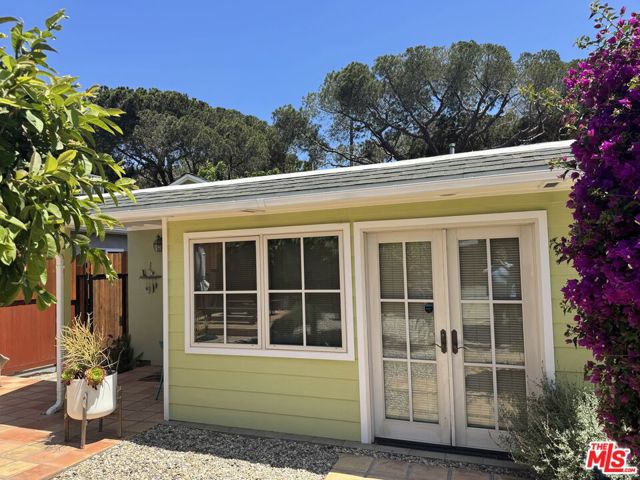 11533 National Boulevard, Los Angeles CA: https://media.crmls.org/mediaz/049c8005-e0fc-457b-8a65-08abc701edf8.jpg