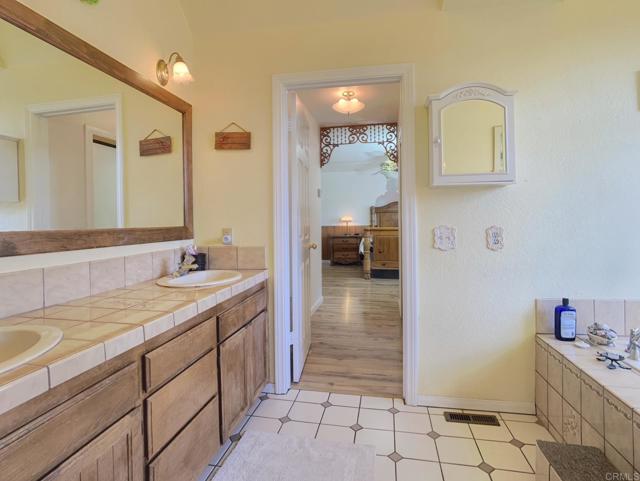Image 15 of 30 For 10252 Oak Grove Dr