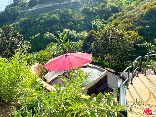 5787 Calpine Drive, Malibu CA: https://media.crmls.org/mediaz/049c8dfb-faff-4cc1-802d-bf615e891dde.jpg