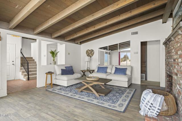 1218 Cornwall Lane, Ventura CA: https://media.crmls.org/mediaz/049cc767-cd2e-4d59-b3f0-54a3e51c5e4e.jpg