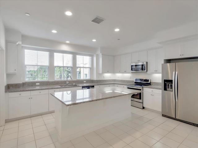 1452 N Harbor Boulevard, Santa Ana CA: https://media.crmls.org/mediaz/049d7906-7c64-49ff-bbed-b0fc8f6a78f8.jpg