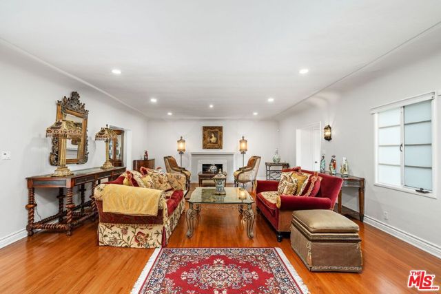 4310 Cedarhurst Circle, Los Angeles CA: https://media.crmls.org/mediaz/049da9cc-d12e-41dc-9750-002f621cc5b8.jpg