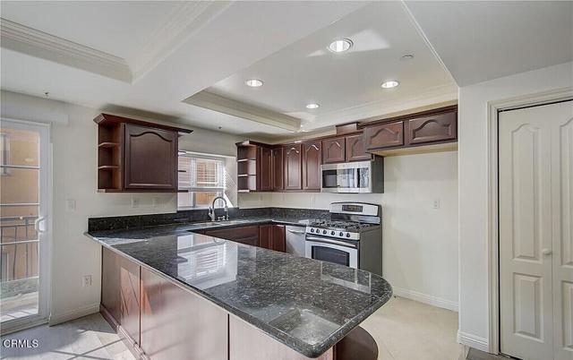700 S Ardmore Avenue, Los Angeles CA: https://media.crmls.org/mediaz/049df3c4-6945-462b-95a1-12e85b426fa9.jpg