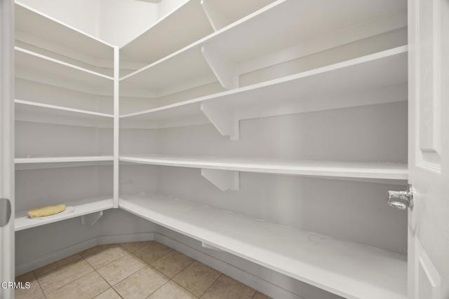 13418 Giro Drive, Bakersfield CA: https://media.crmls.org/mediaz/049e4b2a-aaa6-4342-b8e9-9603f18c1abb.jpg