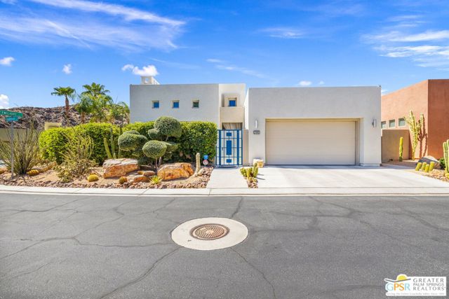 2985 Searchlight Lane, Palm Springs CA: https://media.crmls.org/mediaz/049e64d1-c177-441b-bf4a-9aeb9de00a77.jpg