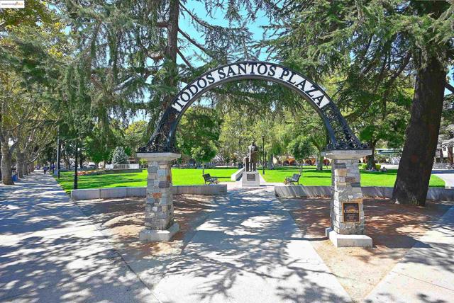 2343 Almond Ave, Concord CA: https://media.crmls.org/mediaz/049ea874-1e80-4948-b71d-f82599519659.jpg