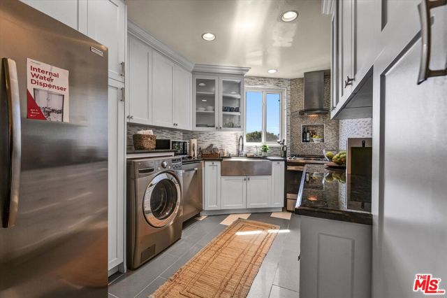 11670 W Sunset Boulevard, Los Angeles CA: https://media.crmls.org/mediaz/049f01f8-4519-4757-acd3-9039696d50ed.jpg