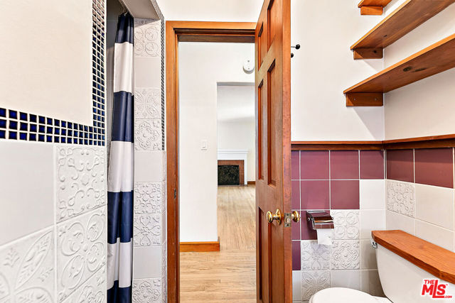 4171 Kraft Avenue, Studio City CA: https://media.crmls.org/mediaz/049f5466-cc2f-499d-abee-ebda1cd64cd3.jpg