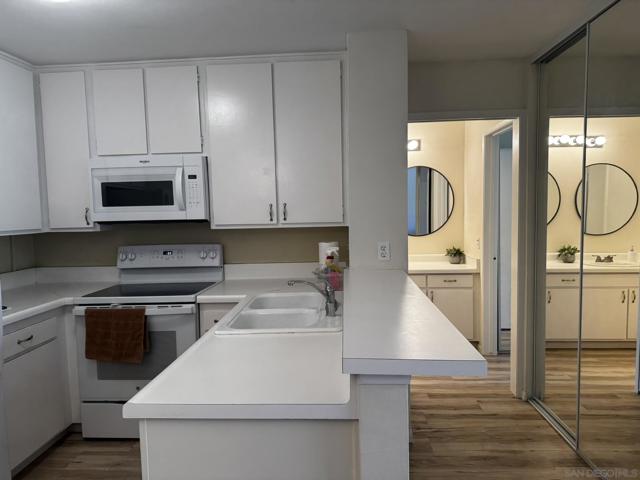 1885 Diamond St, San Diego CA: https://media.crmls.org/mediaz/049f72d8-8c2c-431a-9555-9f5f73846ac9.jpg