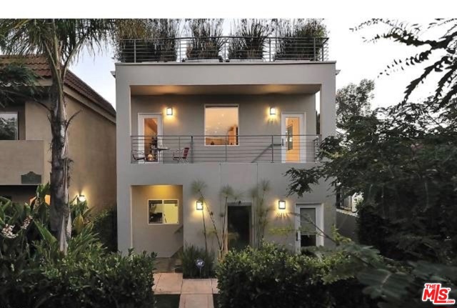 2411 OCEAN Avenue Venice, California This bright and airy silver triangle modern duplex is canal adjacent, just 1/2 block off, and close to Abbot Kinney and the beach. This upstairs unit features 3 bedrooms and 2 bathrooms along with a fabulous roof deck for outdoor entertaining. Features include a built in bbq and lounging areas with amazing 360 views. The home also offers central AC/Heating and built in speaker system. The kitchen is stellar, with viking appliances and granite counters. Hardwood floors throughout the home. Garage with tandem parking for 2 vehicles. Privates washer and dryer included.