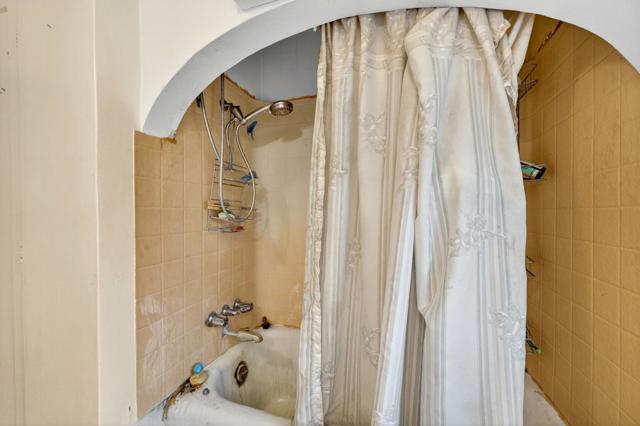 951 N 4th Street, San Jose CA: https://media.crmls.org/mediaz/04a15c79-8860-4dcc-9292-532ea7d5827d.jpg