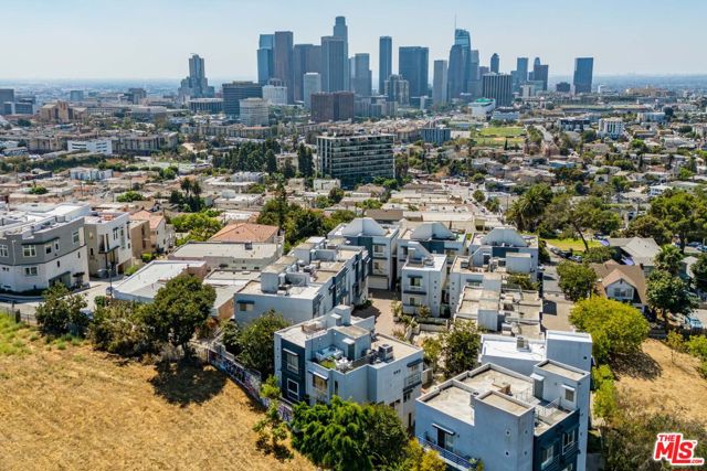 1080 Everett Place, Los Angeles CA: https://media.crmls.org/mediaz/04a20e9f-81d8-47fc-8c31-18ca08b71fb4.jpg