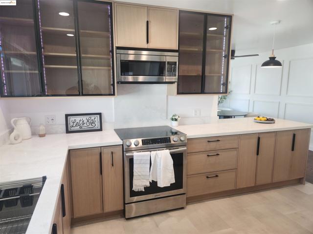 15373 Inverness St, San Leandro CA: https://media.crmls.org/mediaz/04a22ac4-d3d3-449e-abd6-cbae5a107d88.jpg