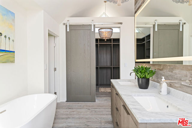 31866 Seafield Drive, Malibu CA: https://media.crmls.org/mediaz/04a27ccf-df49-4235-bdd9-7bea381f8b76.jpg