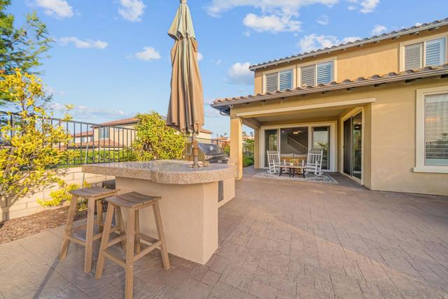 542 Adobe Estates Dr, Vista CA: https://media.crmls.org/mediaz/04a287ef-099a-40ac-9651-69d364b29e14.jpg