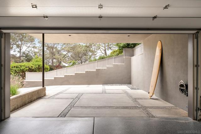 404 Pine Needles, Del Mar CA: https://media.crmls.org/mediaz/04a28835-b7f0-41d2-b74b-381b2f848c89.jpg