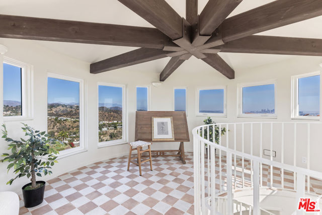 8300 Grand View Drive, Los Angeles CA: https://media.crmls.org/mediaz/04a2d507-39cc-4a94-96c4-4d581aad4762.jpg