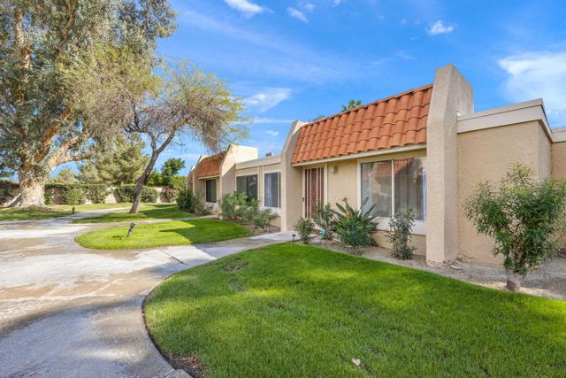 69738 Campana Court, Rancho Mirage CA: https://media.crmls.org/mediaz/04a34f08-1108-4c0e-a725-452ca77b5948.jpg