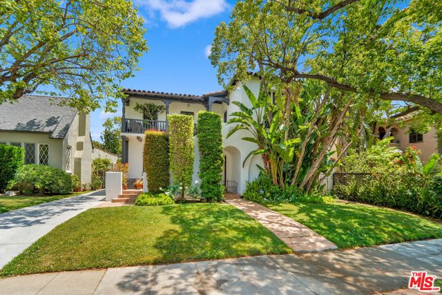 1118 HI POINT Street, Los Angeles CA: https://media.crmls.org/mediaz/04a3c294-d6bf-496b-97c1-328690dbce2f.jpg