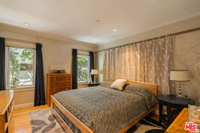 1441 Columbia Drive, Glendale CA: https://media.crmls.org/mediaz/04a45705-73cf-4b52-b872-15573e407a8e.jpg