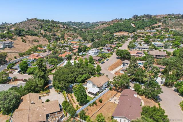 2807 Carlton Way, Fallbrook CA: https://media.crmls.org/mediaz/04a45726-aa58-41a4-a77a-b6108548c3c1.jpg