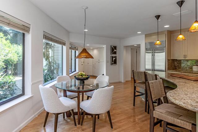 3 Oak Forest Court, Portola Valley CA: https://media.crmls.org/mediaz/04a4ca0d-a32e-4968-9ecd-8d68b4d390da.jpg