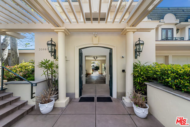 0 Broad Beach Road, Malibu CA: https://media.crmls.org/mediaz/04a4d429-1248-453a-81c4-bfbf444d3c4d.jpg