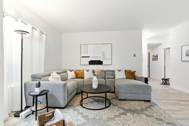 914 Shoreline Drive, San Mateo CA: https://media.crmls.org/mediaz/04a52fe7-567b-498f-9164-3f43e5776f30.jpg