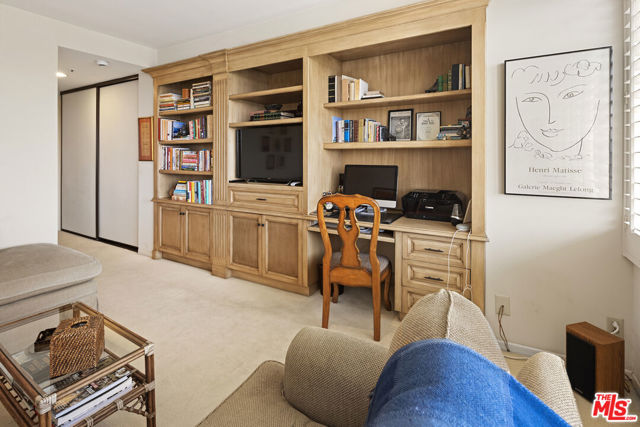 10560 Wilshire Boulevard, Los Angeles CA: https://media.crmls.org/mediaz/04a58769-cf70-47a6-8931-0c405bc7fcc8.jpg