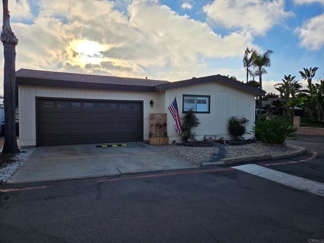 Detail Gallery Image 3 of 24 For 1333 Olive Dr #37,  Vista,  CA 92083 - 2 Beds | 2 Baths