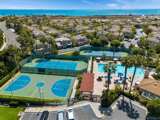 616 Marlin Ln, Carlsbad CA: https://media.crmls.org/mediaz/04a67591-9a31-4ee9-aafe-f885b3d81197.jpg