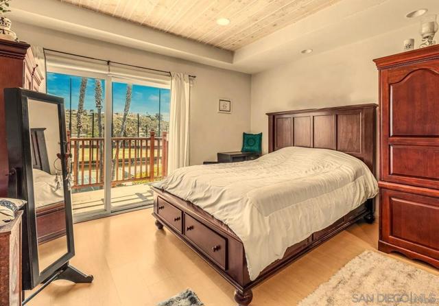 2003 Costa Del Mar Rd, Carlsbad CA: https://media.crmls.org/mediaz/04a715e1-220d-4456-8f1b-fcaca56fce49.jpg