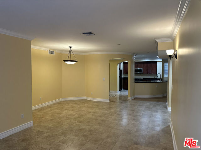 122 N Clark Drive, West Hollywood CA: https://media.crmls.org/mediaz/04a7d61d-1d9f-490d-8d6c-e1c4166fb06c.jpg