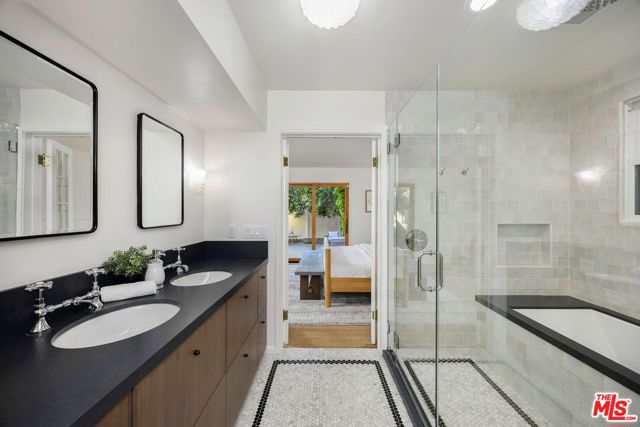 4311 Greenbush Avenue, Sherman Oaks CA: https://media.crmls.org/mediaz/04a91829-e09c-4d07-aaf7-e8cba84c1a29.jpg