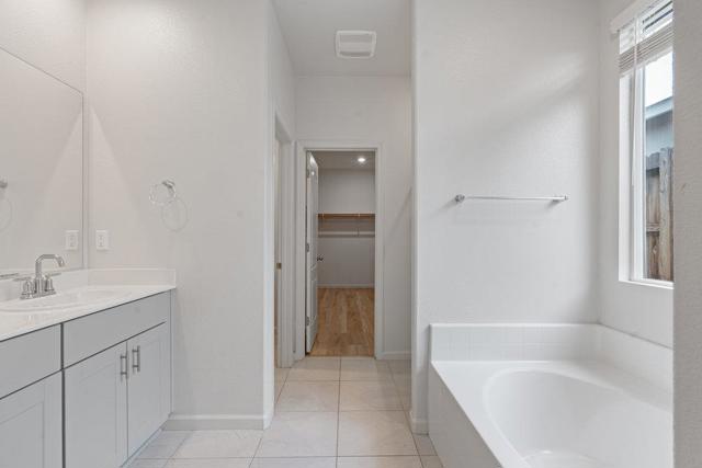 2141 Wildflower Drive, Hollister CA: https://media.crmls.org/mediaz/04a9614a-c793-4b1b-b034-1dc945ce578a.jpg