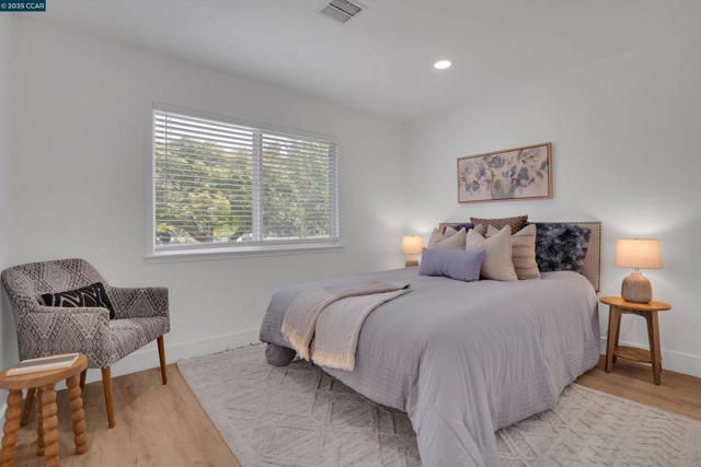 Image 18 of 34 For 4085 Sutro Dr