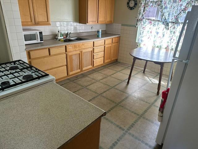 10046 Endfield Way, San Jose CA: https://media.crmls.org/mediaz/04a9be4c-9d73-49ef-aae9-09a4601c1c30.jpg