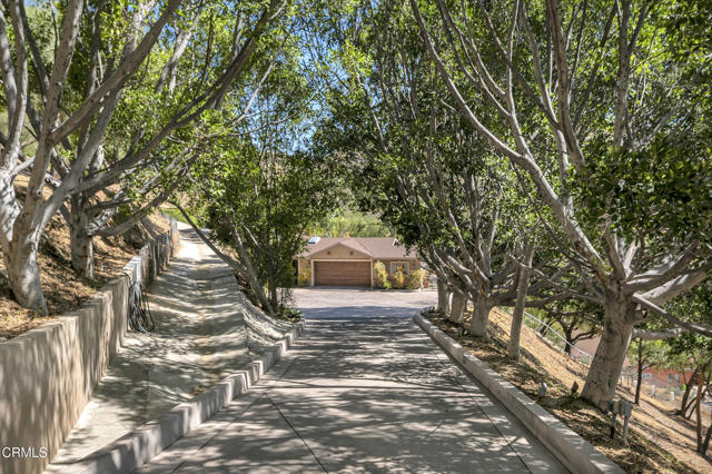 9999 Wornom Avenue, Sunland CA: https://media.crmls.org/mediaz/04aa961e-6c6d-4467-b6b8-33ffa5ea895a.jpg