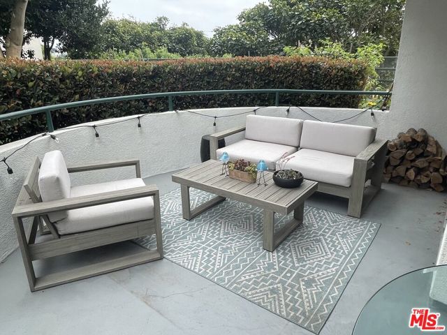 2950 Neilson Way, Santa Monica CA: https://media.crmls.org/mediaz/04aaaece-9334-47b7-9179-1ed079ae27c8.jpg